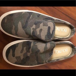 Slip on camo van like shoes size 8 barely worn